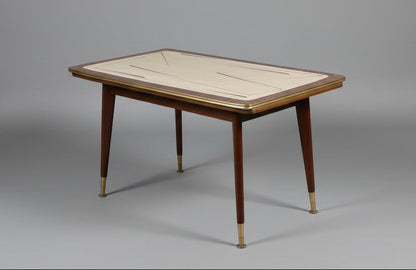 50er Jahre Ausziehtisch mit Linien-Dekor und Messingdetails