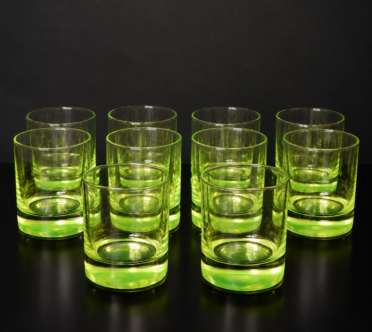 10 Art Déco Uranglas Trinkgläser – grünes Glas – 9 cm
