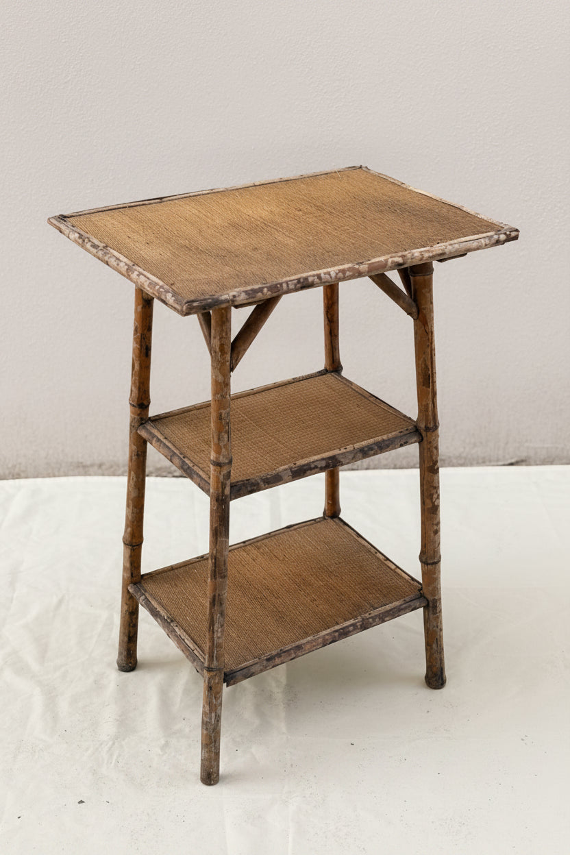 Vintage Bambus-Beistelltisch mit drei Geflechtablagen, 70 cm hoch