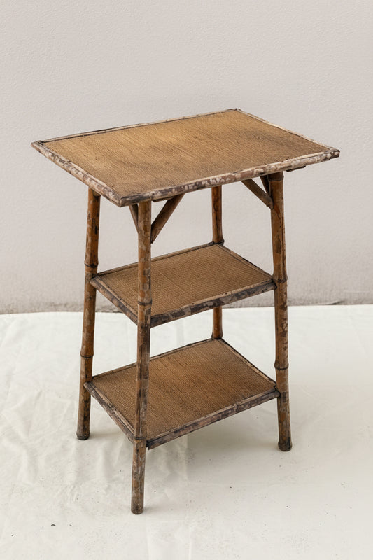 Vintage Bambus-Beistelltisch mit drei Geflechtablagen, 70 cm hoch