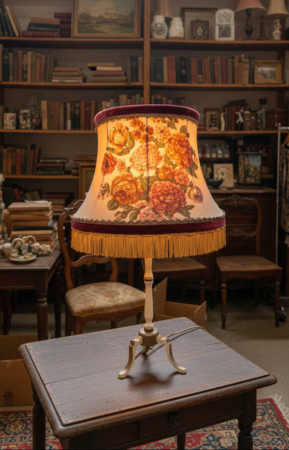 Vintage Boudoir Tischlampe mit floralem Fransen-Stoffschirm
