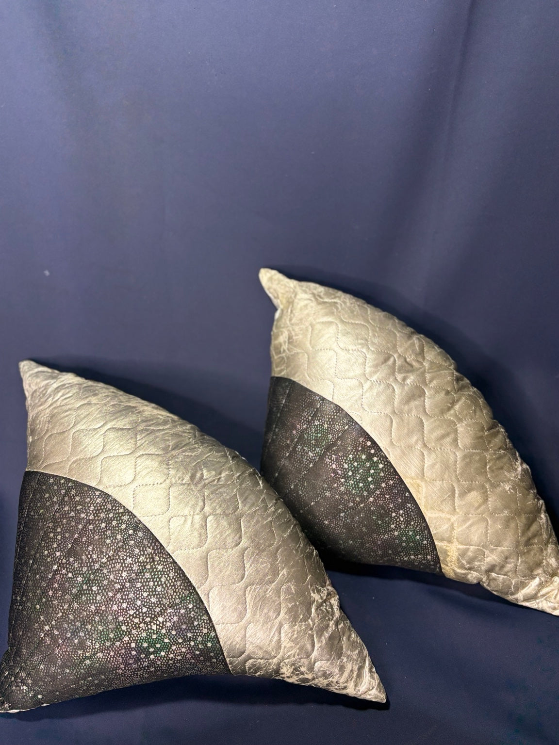 Vintage Design-Kissen Set – 2 geometrische Statement-Kissen 60 × 36 cm - Artikelbild von Fummel & Gedöns Secondhand-Store