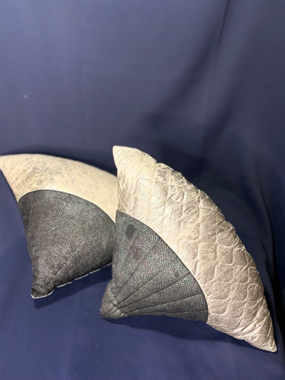Zwei Vintage Design-Kissen 60 x 36 cm
