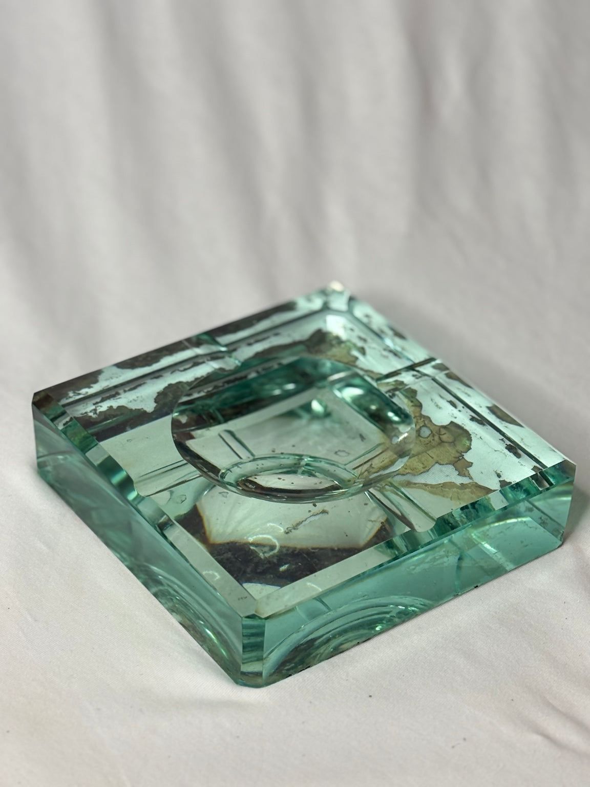 Vintage Glas-Aschenbecher quadratisch Detailansicht