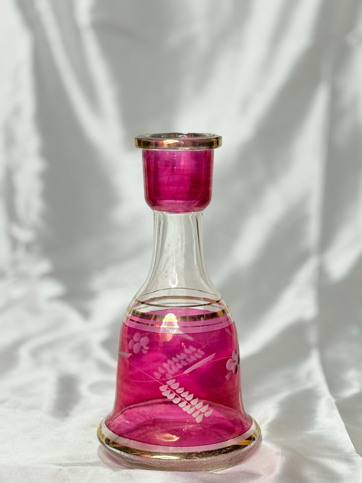 Vintage Glaskaraffe in Pink mit Golddekor