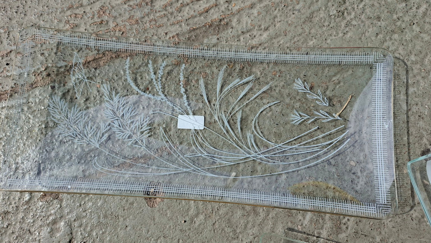 Längliche Vintage Glasplatte mit geätztem Pflanzendekor
