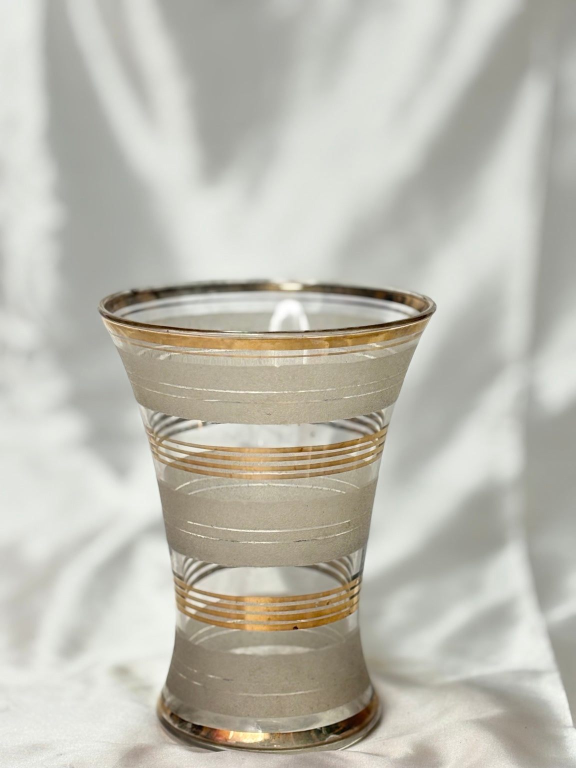 Vintage Glasvase mit Golddekor – Gesamtansicht