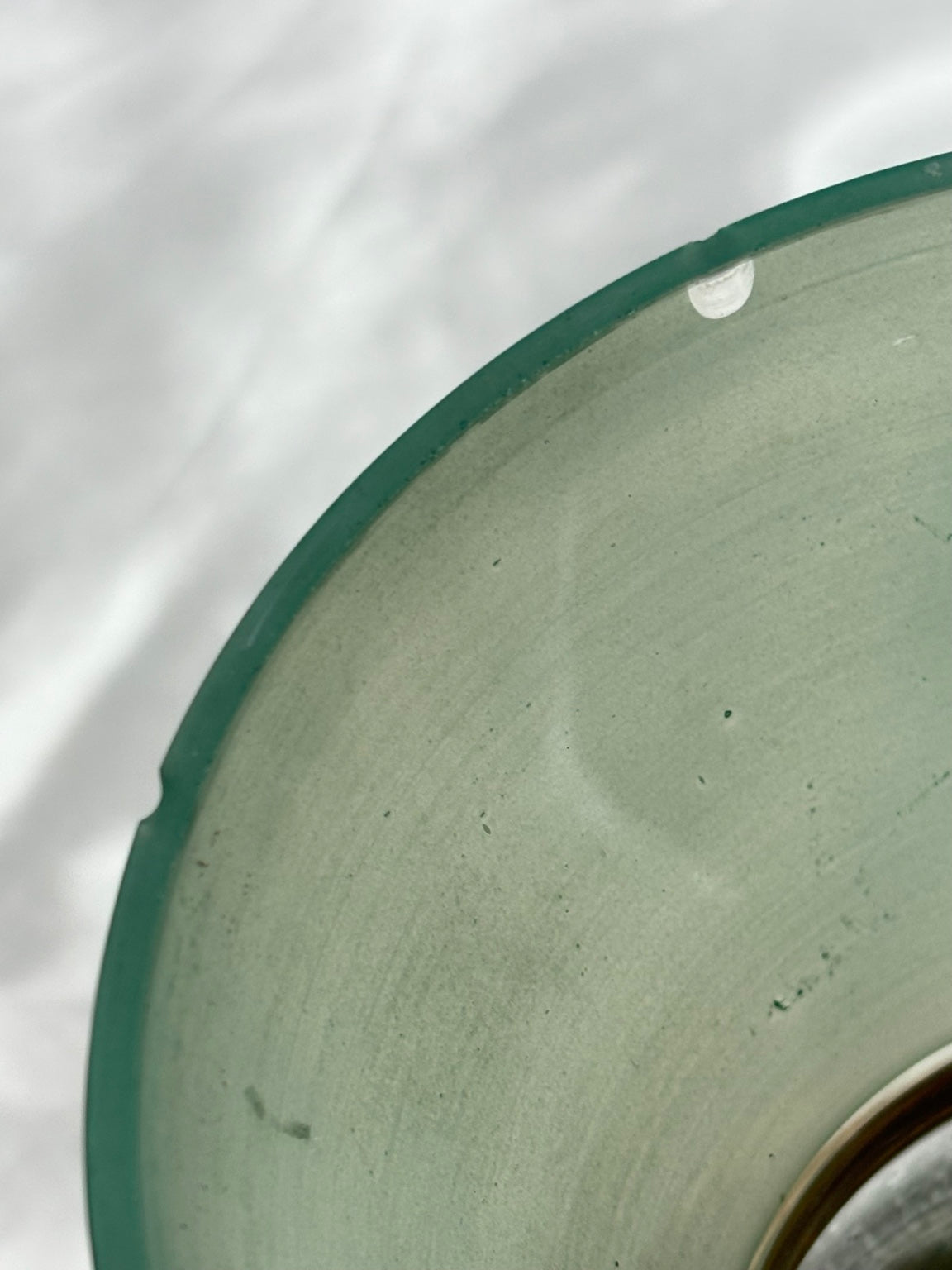 Vintage grüne Glasvase, Detail des oberen Glasrands