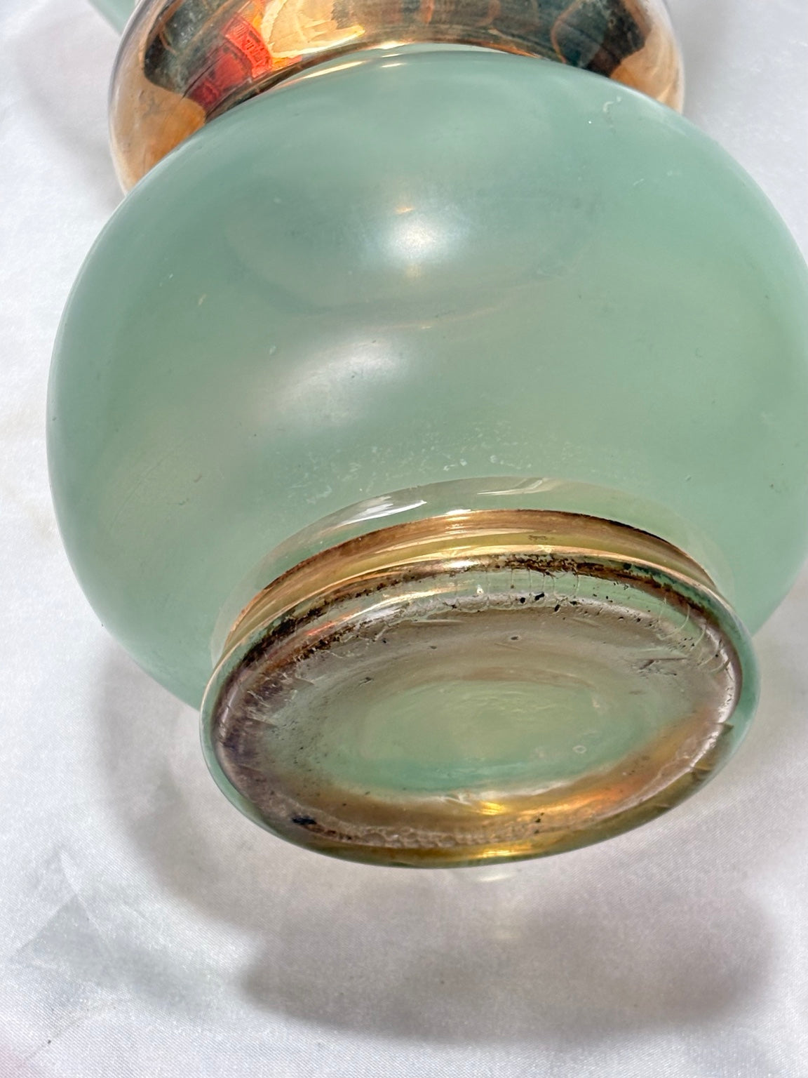 Vintage Glasvase in Grün mit Golddekor - Artikelbild von Fummel & Gedöns Secondhand-Store