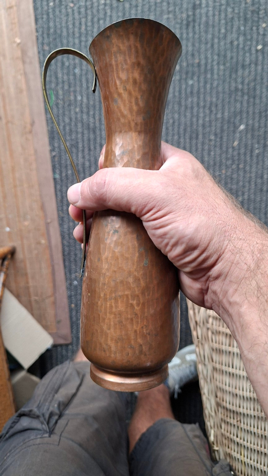 Vintage Kupfervase mit Henkel, handgehämmert