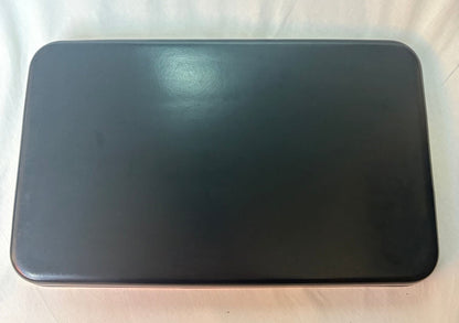 Vintage Lacktablett mit Irisblüten und Schmetterlingen, Rückseite