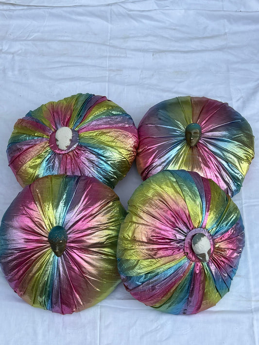 4er Set runde Vintage Metallic-Regenbogenkissen mit Masken, ca. 30 cm