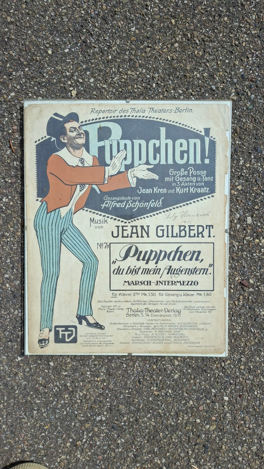 Original 1912/13 „Püppchen, du bist mein Augenstern“ – gerahmte Theater-Notengrafik - Artikelbild von Fummel & Gedöns Secondhand-Store