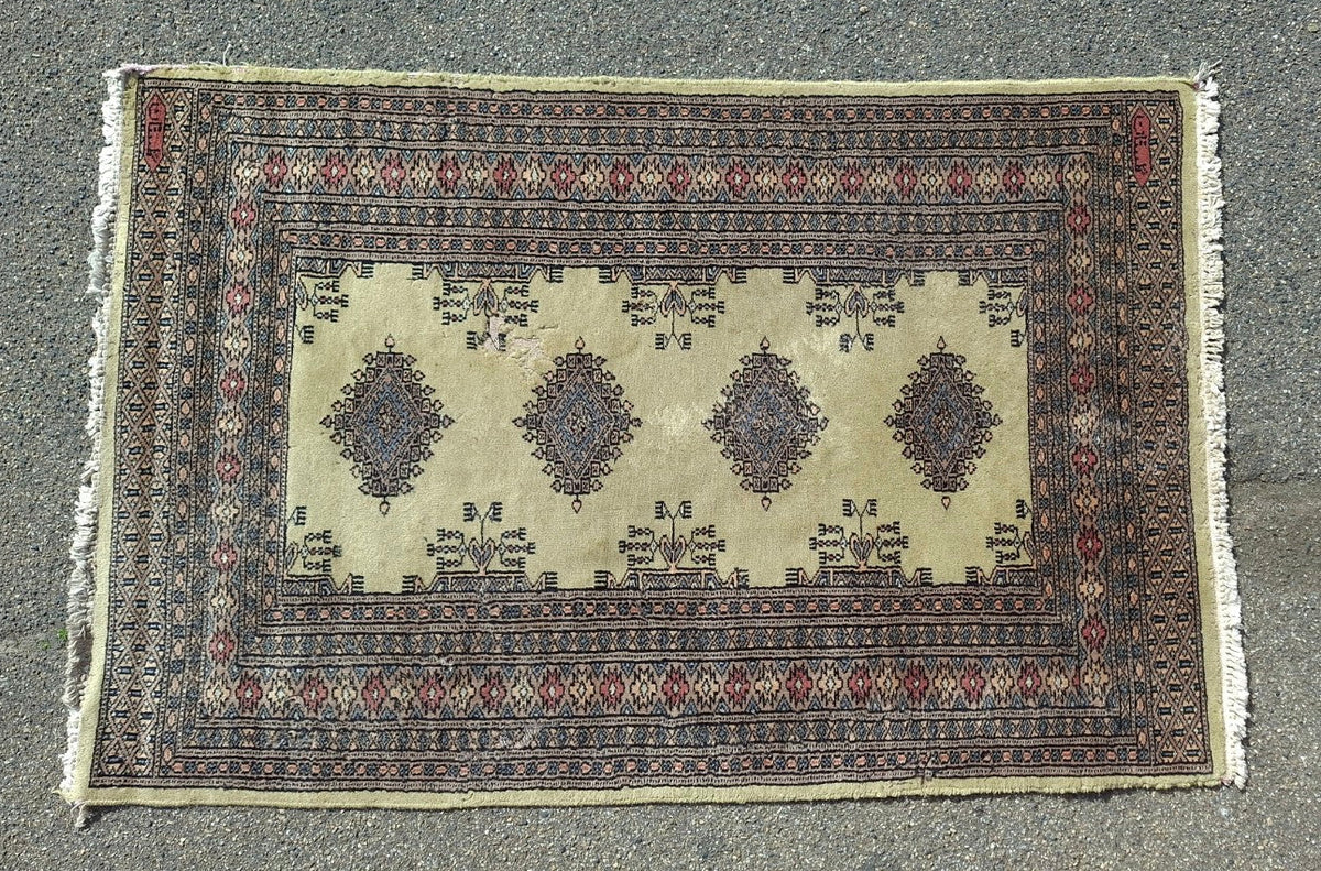 Vintage Pakistan Buchara Orientteppich handgeknüpft 100 % Wolle – 145 × 94 cm - Artikelbild von Fummel & Gedöns Secondhand-Store