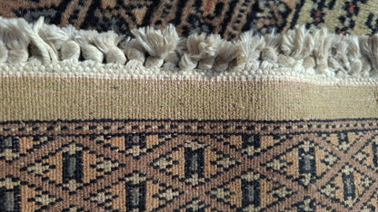 Rückseite des handgeknüpften Vintage Pakistan Buchara Teppichs