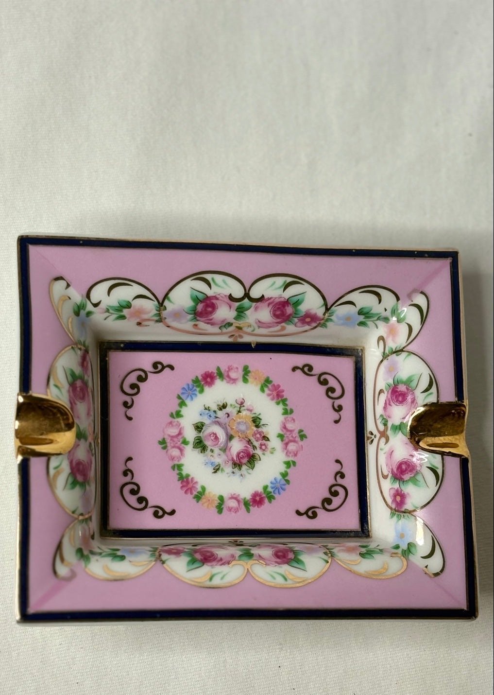Vintage Porzellan-Aschenbecher rosa mit Rosendekor Draufsicht