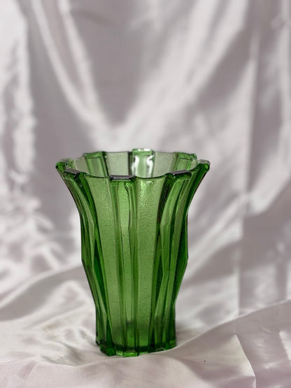 Vintage Pressglasvase aus grünem Glas, Gesamtansicht