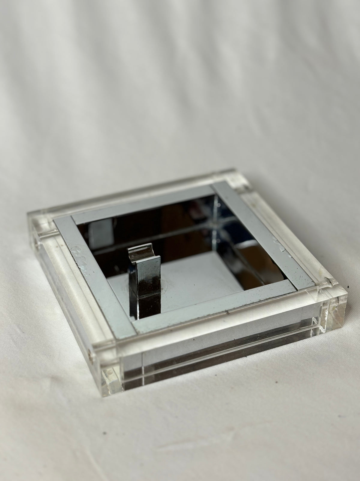 Vintage Space Age Aschenbecher aus Acryl und Chrom, Ansicht