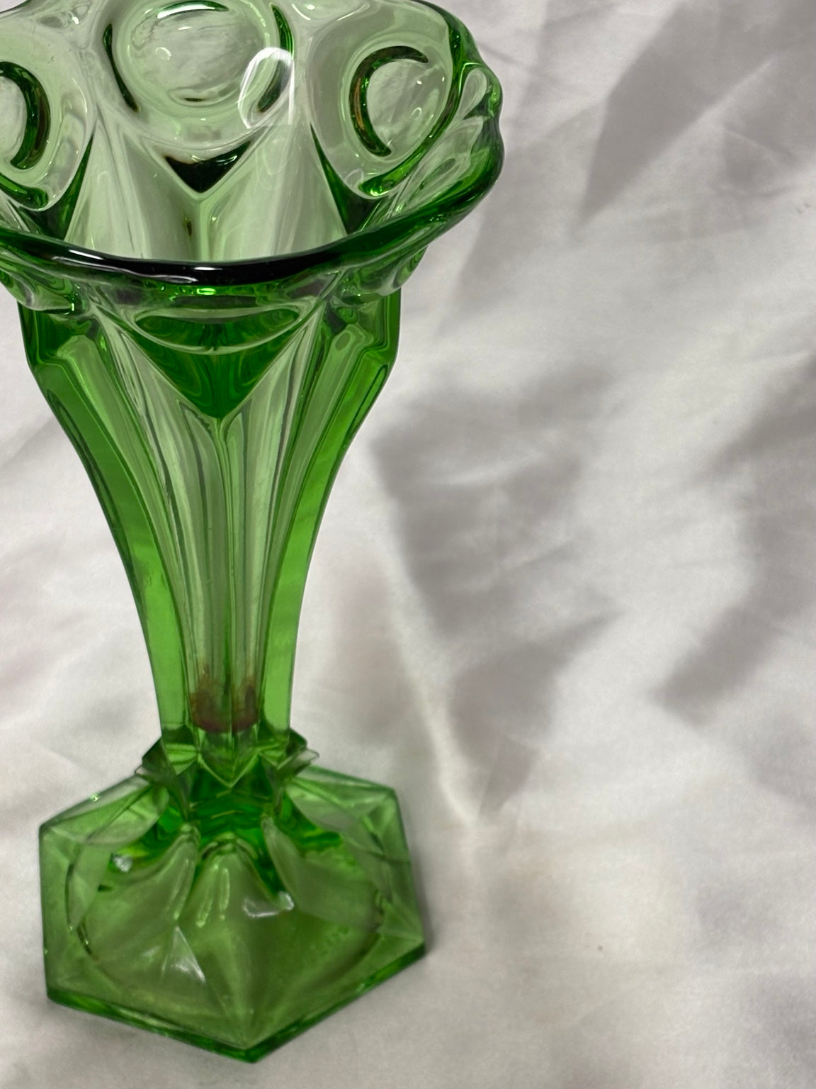 Vintage Walther Glas Vase – grünes Pressglas – 21 cm - Artikelbild von Fummel & Gedöns Secondhand-Store